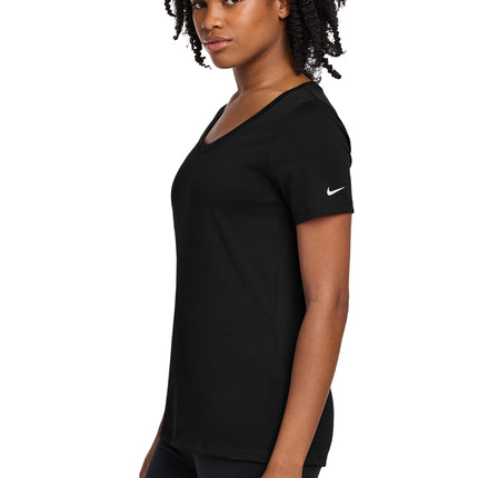 Nike Women’s Dri‑FIT Cotton/Poly Scoop Neck Tee – NKBQ5234